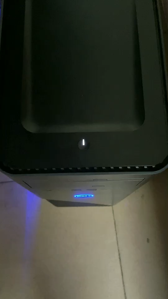 屏幕和主机都有亮灯