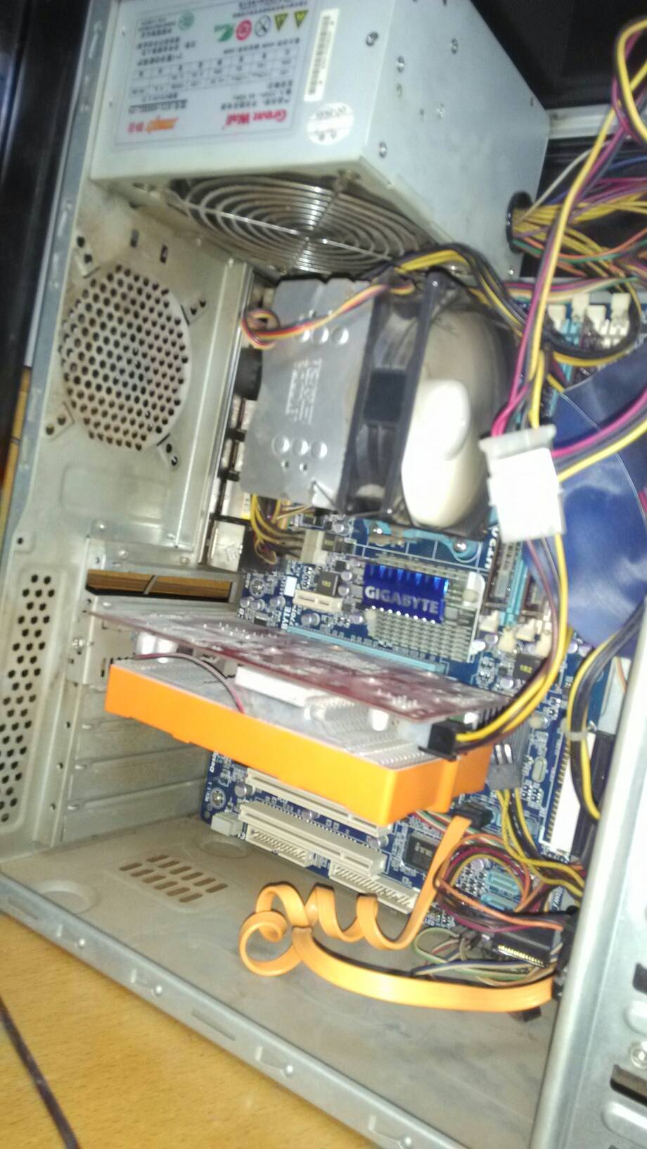 主机开启显示器没显示器没反应